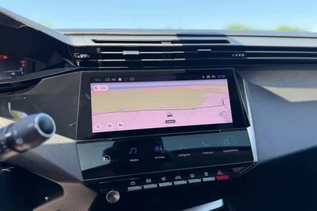 Peugeot 308 (2022) thumbnail 16