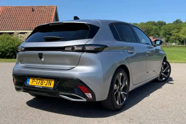 Peugeot 308 (2022) thumbnail 3