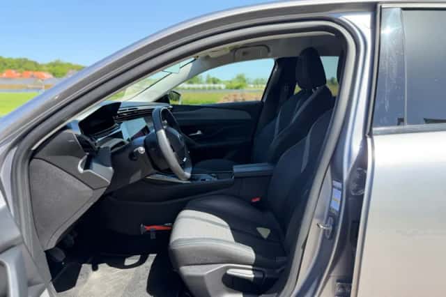 Peugeot 308 (2022) thumbnail 10