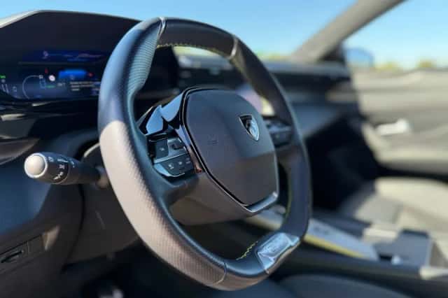 Peugeot 408 (2023) thumbnail 17