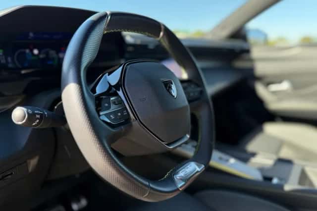 Peugeot 408 (2023) thumbnail 18