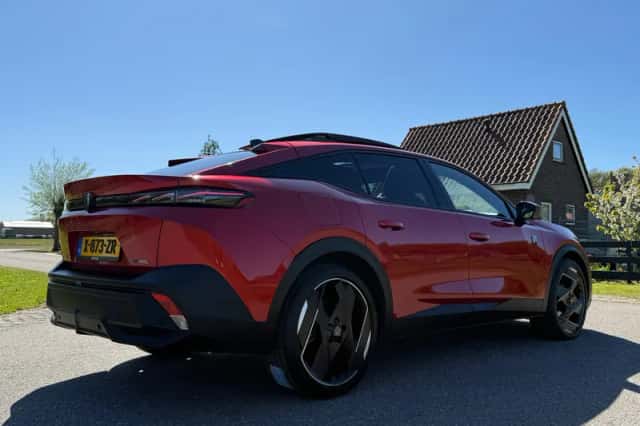 Peugeot 408 (2023) thumbnail 33