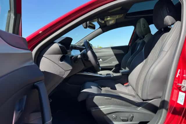 Peugeot 408 (2023) thumbnail 6