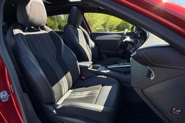 Peugeot 408 (2023) thumbnail 10