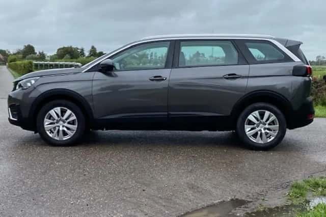 Peugeot 5008 (2017) thumbnail 17