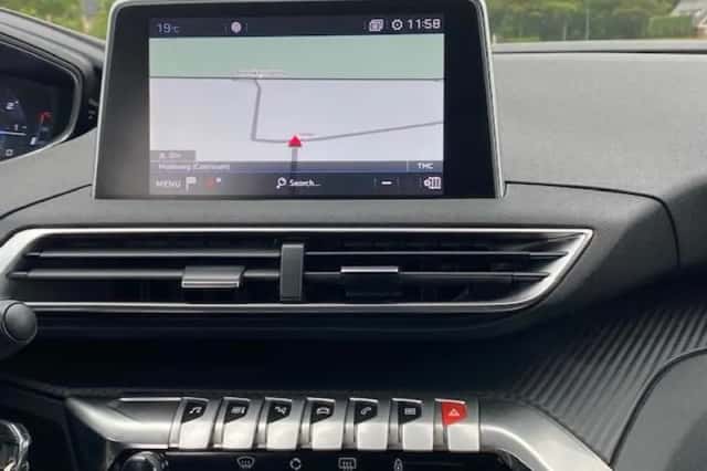 Peugeot 5008 (2017) thumbnail 18