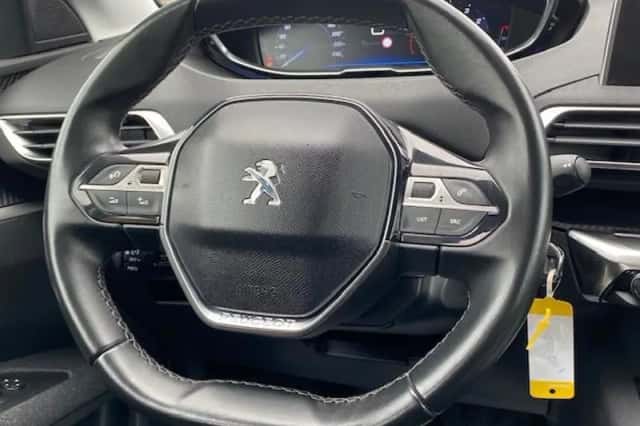 Peugeot 5008 (2017) thumbnail 19
