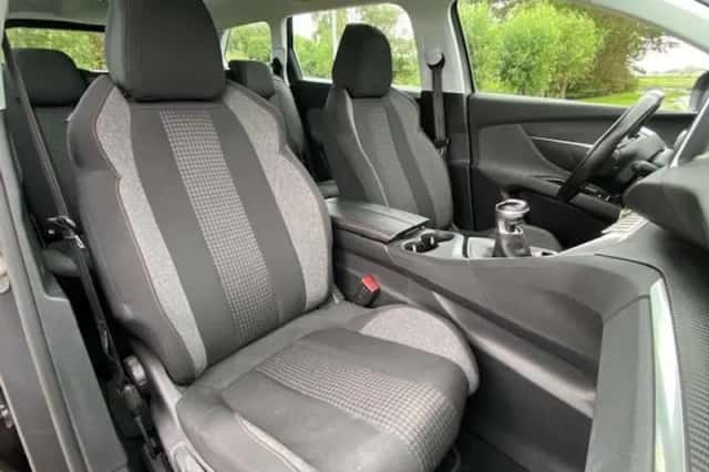 Peugeot 5008 (2017) thumbnail 4
