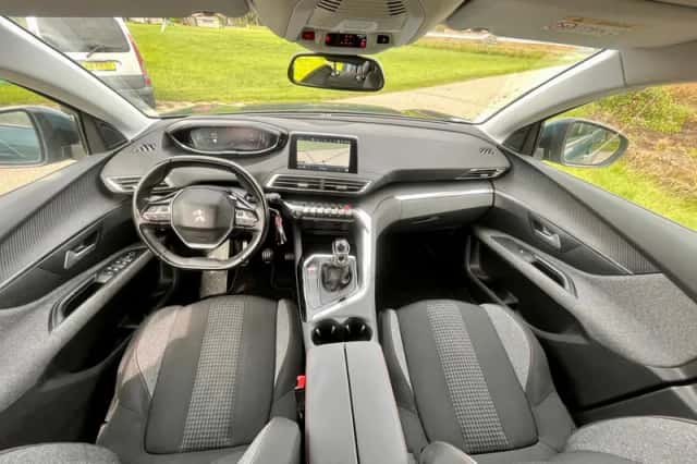 Peugeot 5008 (2017) thumbnail 2