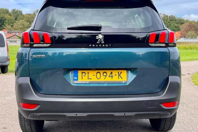 Peugeot 5008 (2017) thumbnail 11