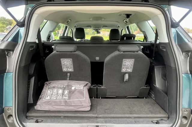 Peugeot 5008 (2017) thumbnail 12