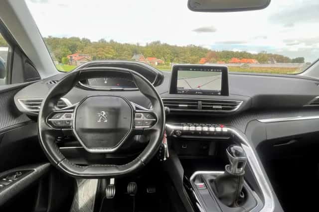 Peugeot 5008 (2017) thumbnail 14
