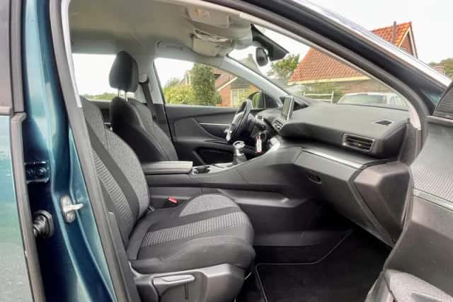 Peugeot 5008 (2017) thumbnail 21