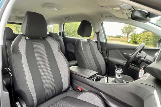 Peugeot 5008 (2017) thumbnail 4