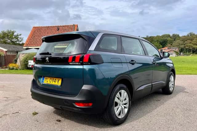 Peugeot 5008 (2017) thumbnail 9