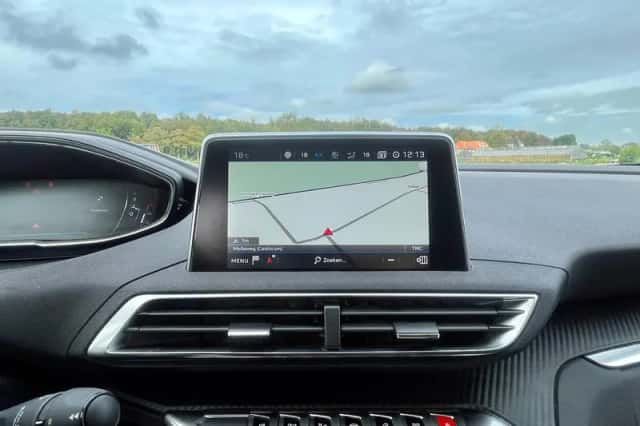 Peugeot 5008 (2017) thumbnail 10