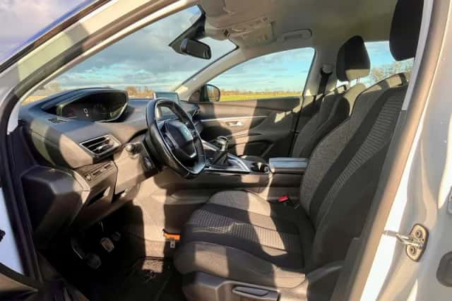 Peugeot 5008 (2018) thumbnail 2