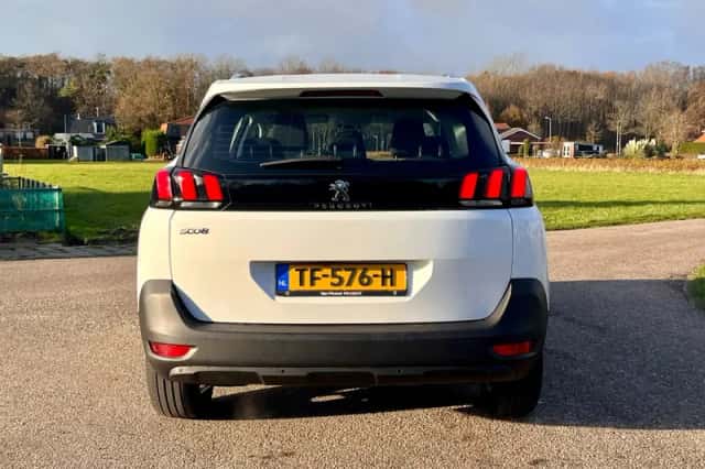 Peugeot 5008 (2018) thumbnail 11