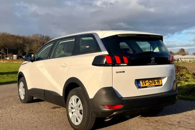 Peugeot 5008 (2018) thumbnail 13