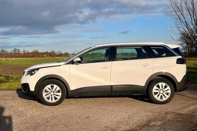 Peugeot 5008 (2018) thumbnail 15