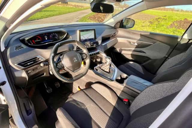 Peugeot 5008 (2018) thumbnail 16