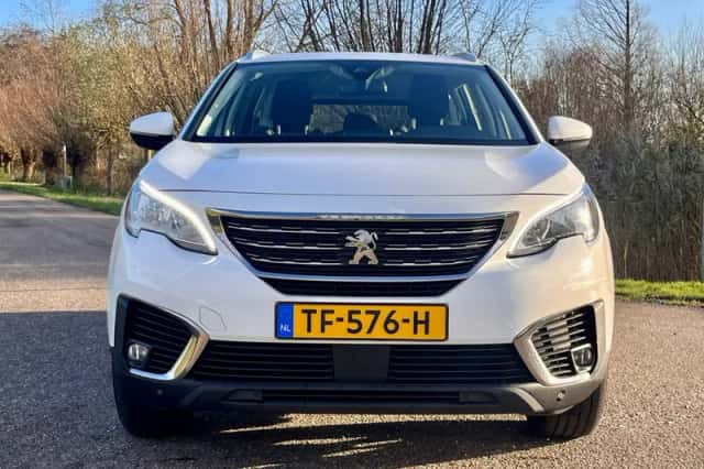 Peugeot 5008 (2018) thumbnail 3