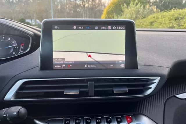 Peugeot 5008 (2018) thumbnail 23