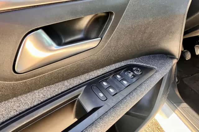 Peugeot 5008 (2018) thumbnail 24