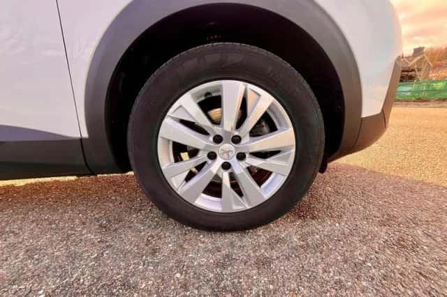 Peugeot 5008 (2018) thumbnail 27