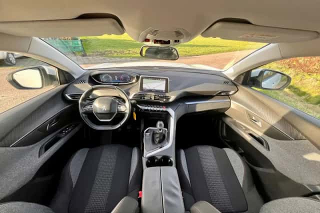 Peugeot 5008 (2018) thumbnail 4