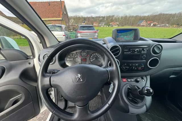 Peugeot Partner (2013) thumbnail 13