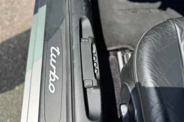 Porsche 911 (2001) thumbnail 20