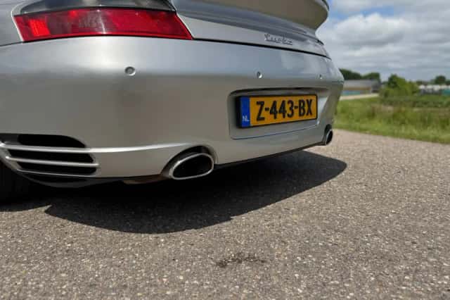 Porsche 911 (2001) thumbnail 24