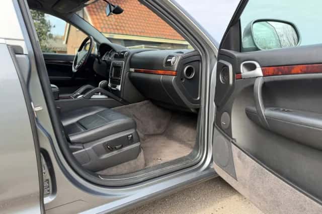 Porsche Cayenne (2004) thumbnail 11