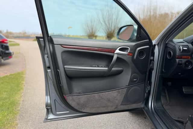 Porsche Cayenne (2004) thumbnail 19