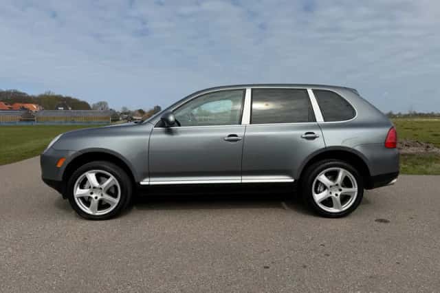 Porsche Cayenne (2004) thumbnail 3