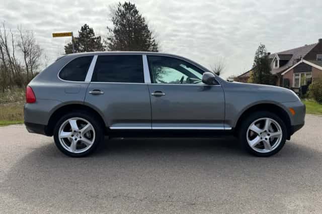 Porsche Cayenne (2004) thumbnail 30