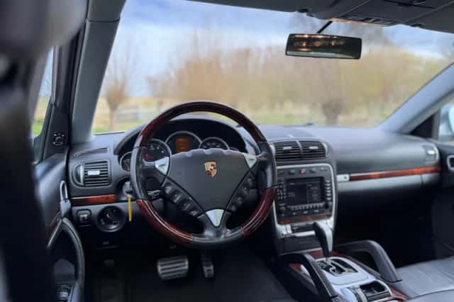 Porsche Cayenne (2004) thumbnail 5