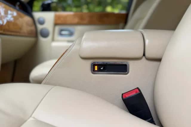 Rolls-Royce Phantom (2005) thumbnail 12
