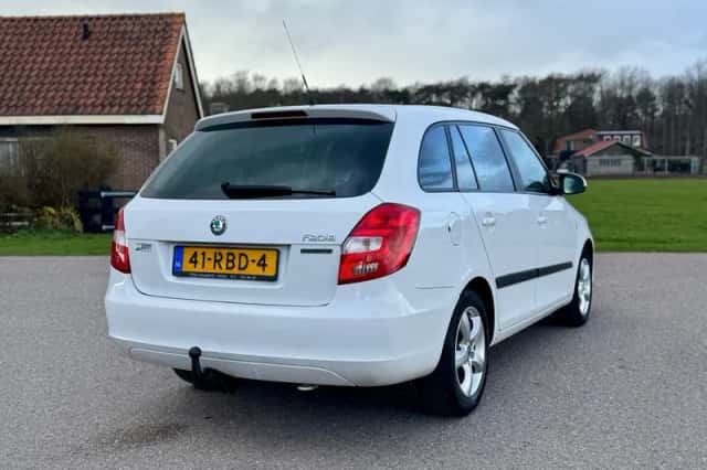 Škoda Fabia (2011) thumbnail 9