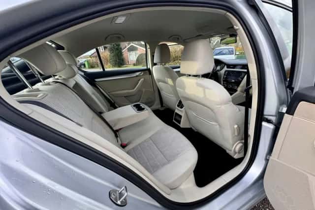 Škoda Octavia (2014) thumbnail 12