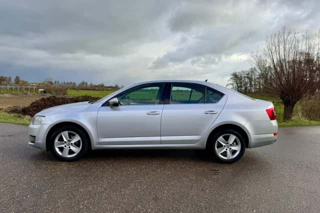 Škoda Octavia (2014) thumbnail 15