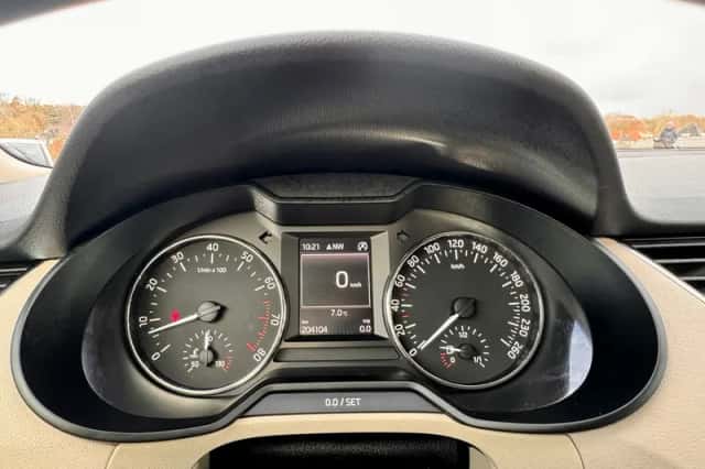 Škoda Octavia (2014) thumbnail 18