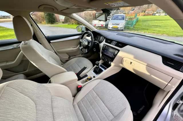 Škoda Octavia (2014) thumbnail 19