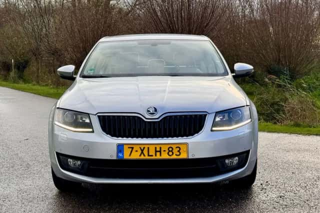 Škoda Octavia (2014) thumbnail 3