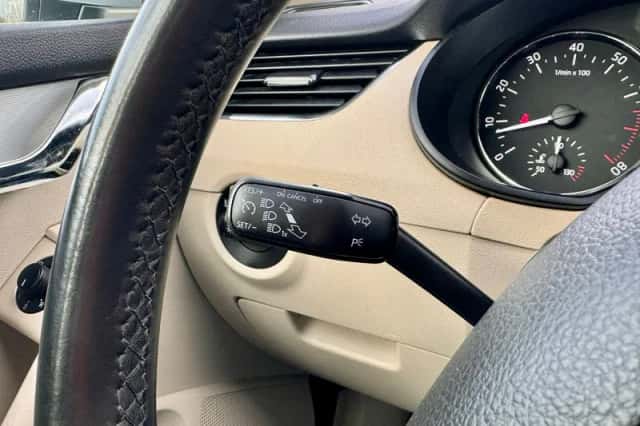 Škoda Octavia (2014) thumbnail 21