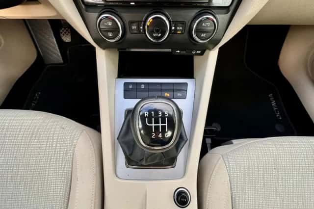 Škoda Octavia (2014) thumbnail 25