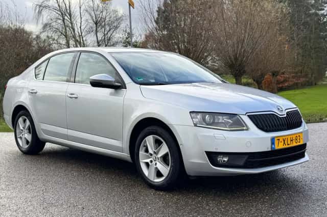Škoda Octavia (2014) thumbnail 5