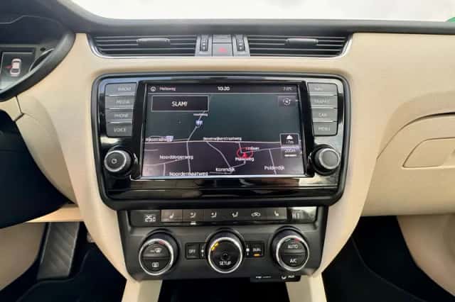 Škoda Octavia (2014) thumbnail 10