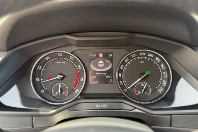 Škoda Superb (2015) thumbnail 13